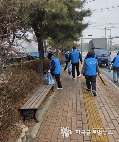 송북동 ‘우리동네 새단장을 위한 새봄맞이 일제대청소’에 구슬땀 흘려