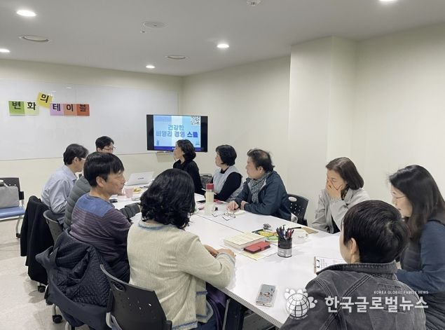 안양시공익활동지원센터는 27일 한국NPO스쿨과 협약을 체결하고 변화의 테이블 운영에 나섰다