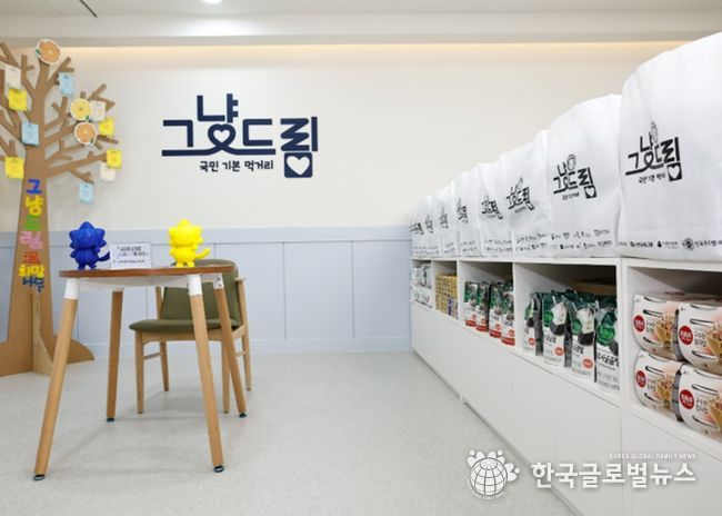 2월부터 리모델링 중인 화성특례시 나래울복지관 '그냥드림'의 내부 모습. 서연이음터‘코리요 모형’, 목공 시민프로젝트 통한 ‘의자’ 등을 기부받았다.