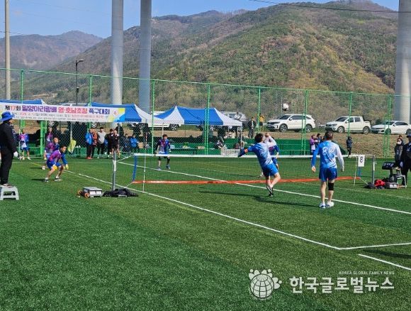 제17회 밀양아리랑배 영·호남초청 족구대회 경기 모습