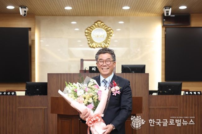 제9대 평택시의회 보궐선거로 당선된 이윤하 의장