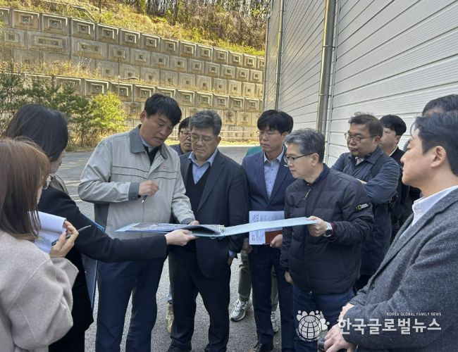 용인특례시 처인구가 용인테크노밸리 일반산업단지 내 녹지 옹벽을 점검했다.