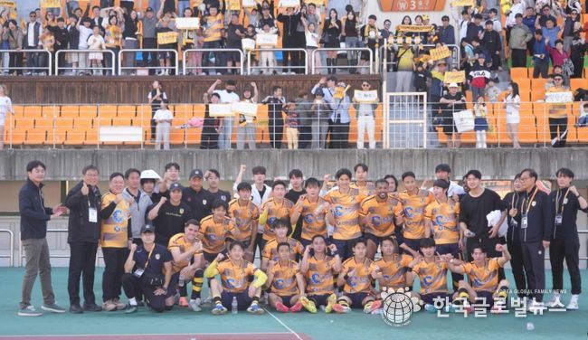 춘천시민축구단 경기 승리후 단체사진